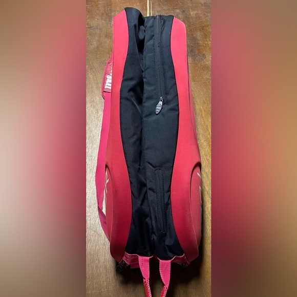Wilson Tour Tennis Bag - Red - 9 Pack - Small Signs Of Use - See Pictures - Picture 6 of 8